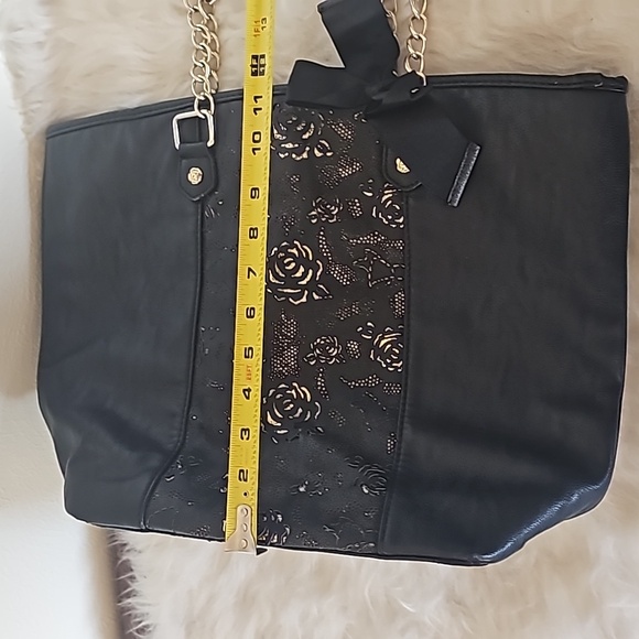 Betsey Johnson vegan leather laser cut purse tote golden tone roses - Picture 11 of 14